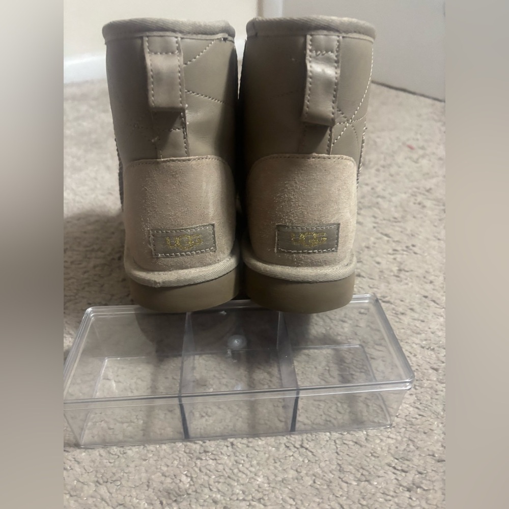 UGG Classic Mini Pearlized Boot
Size 10 - Picture 3 of 12